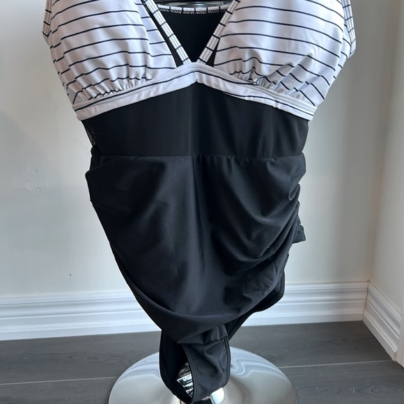 Striped V-neck tummy control one piece monokini with sheer mesh high waist. - Picture 13 of 16